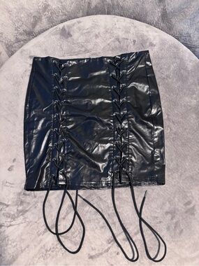 SHEIN Black Faux Leather Lace-Up Mini Skirt